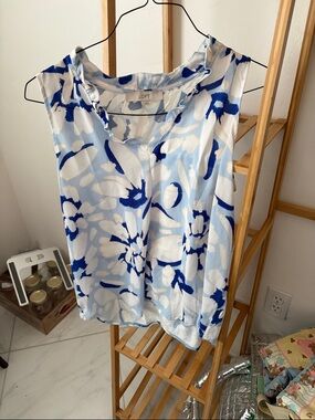 LOFT Blue and White Floral V-Neck Sleeveless Blouse